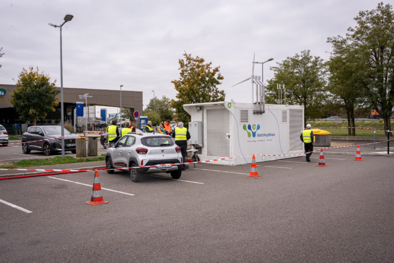Read more about the article WattAnyWhere demonstrates the maturity of its low-carbon generator at the Shell station in the Val Neuvy service area (A10, France)